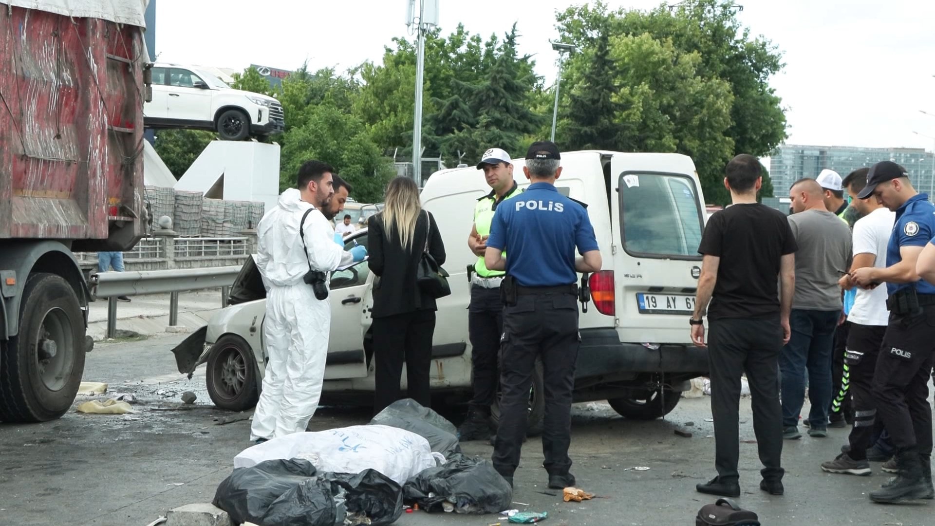Basın Ekspres Yolu'nda feci kaza: Bir kişi hayatını kaybetti