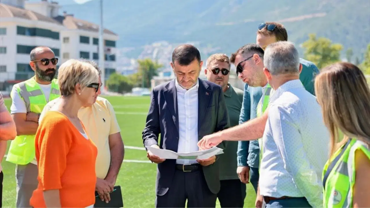 Başkan Çavuşoğlu’ndan Kınıklı Sosyal Tesisi ve Futbol Sahası’nda inceleme