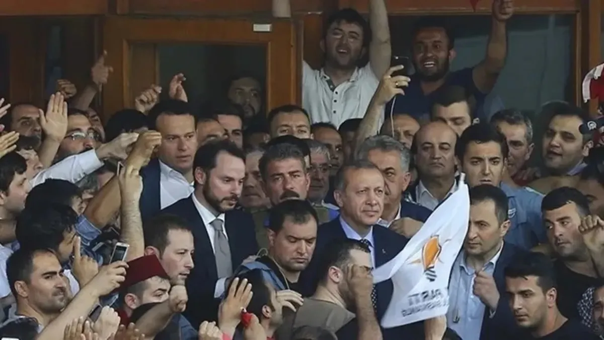 Başkan Erdoğan ve ailesi hedefteydi! FETÖ hainlerin 15 Temmuz gecesi kurduğu pusu radar kaydında
