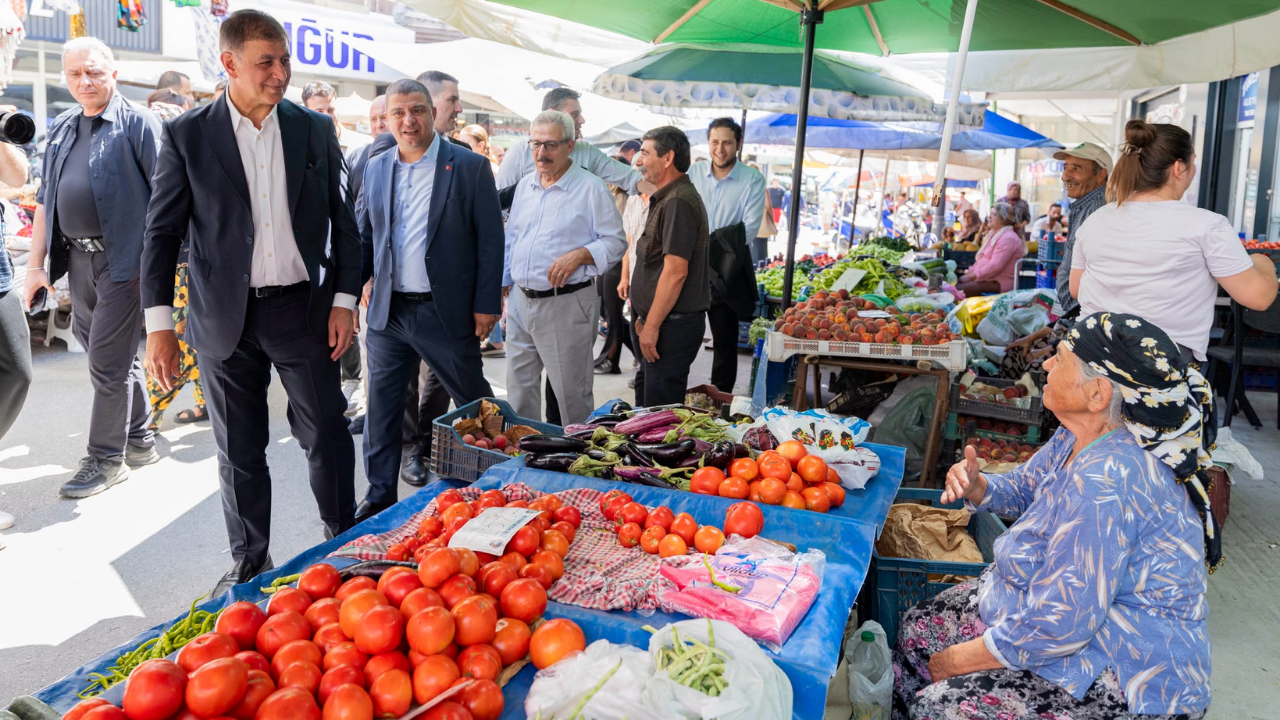 Başkan Tugay Tire'de Esnaf ve Üreticiyle Buluştu