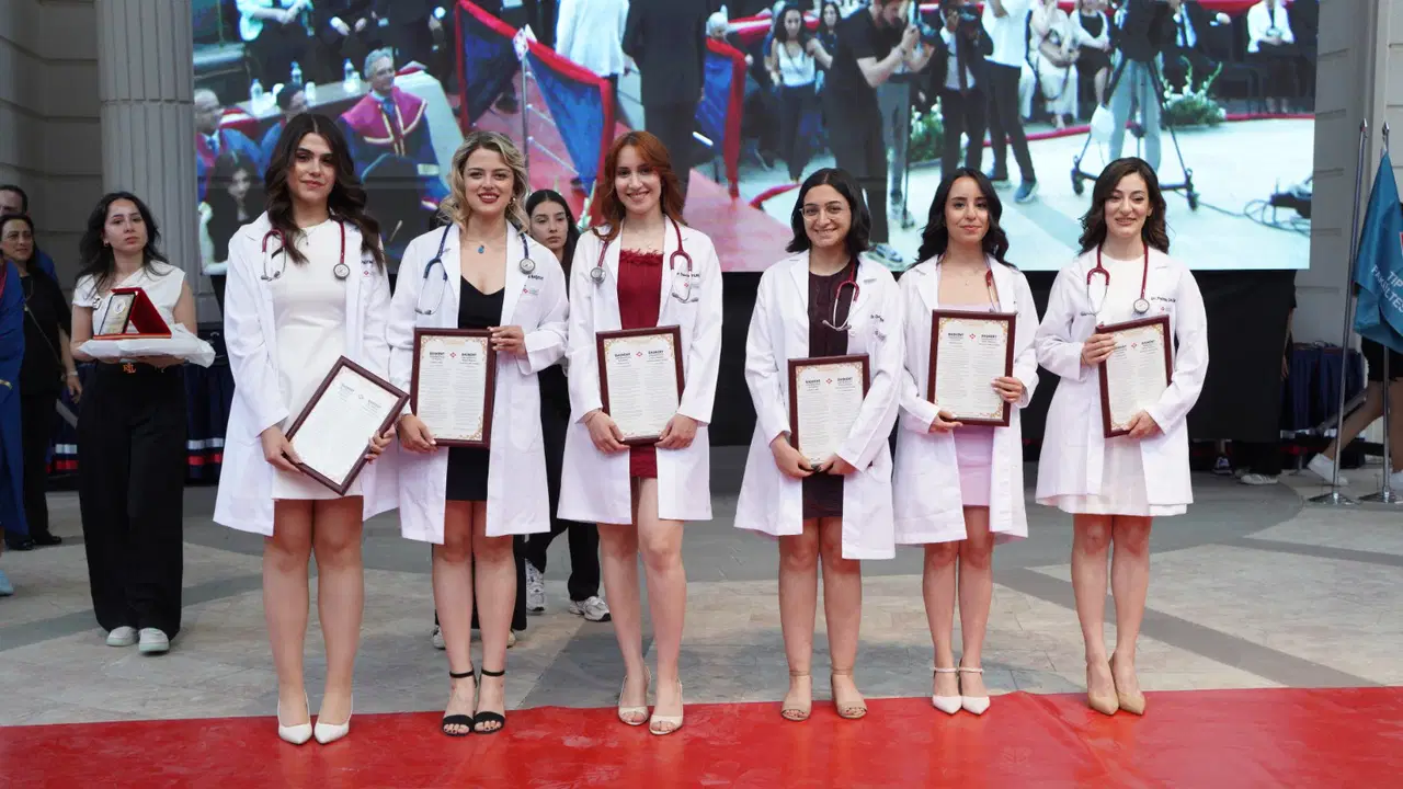 Başkent Üniversitesi'nde 15 kadın öğrenciden tarihi başarı
