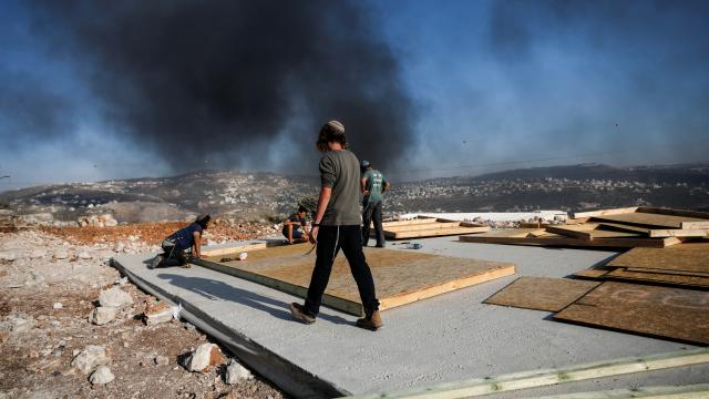 Batı Şeria'da gaspçı İsrailliler Filistinli aileleri evlerinden atmaya çalışıyor