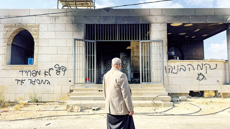 Batı Şeria'da Yerleşimci Terörü: Camiler Ateşe Verildi