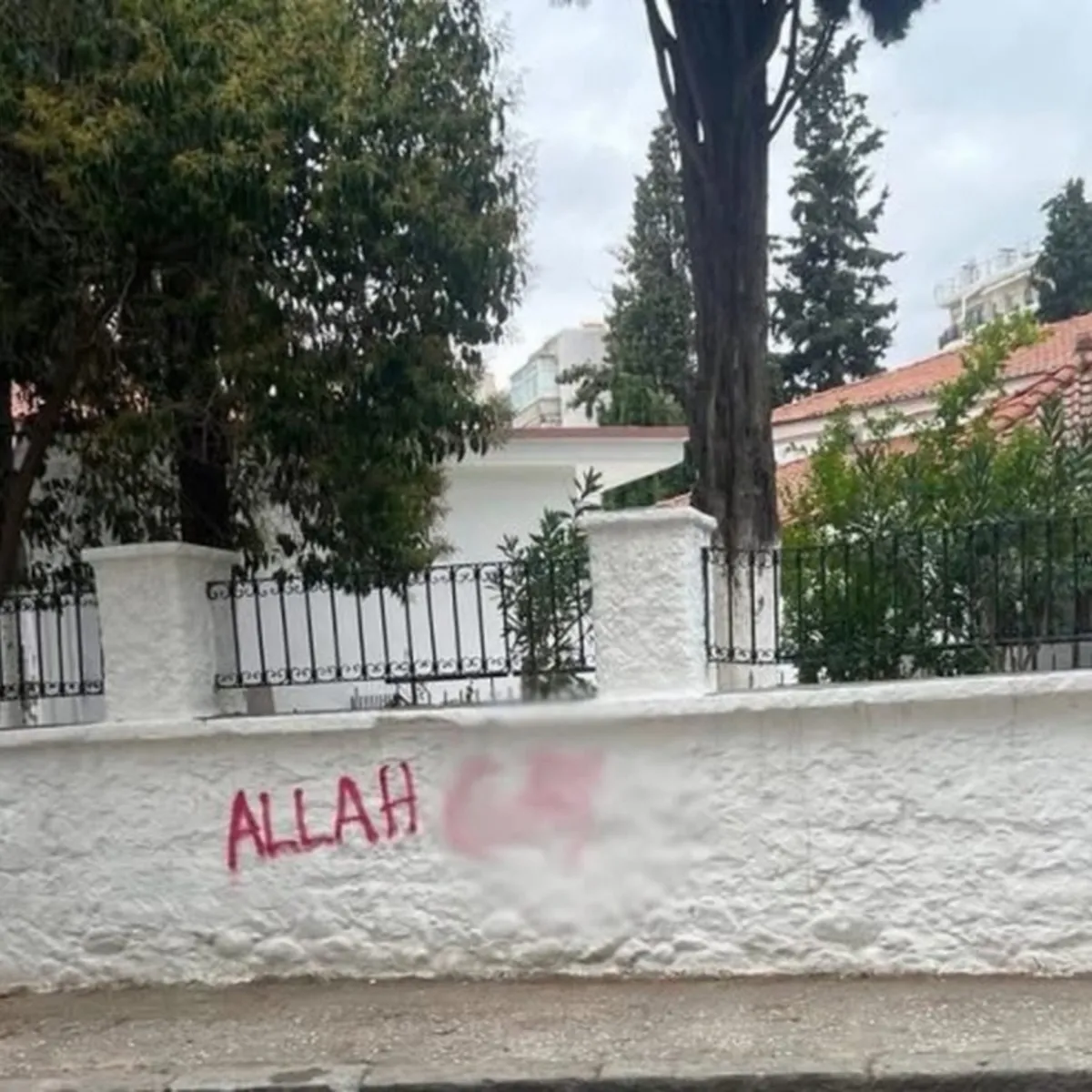 Batı Trakya'da Cami Duvarına Hakaret: İskeçe'de Provokasyon