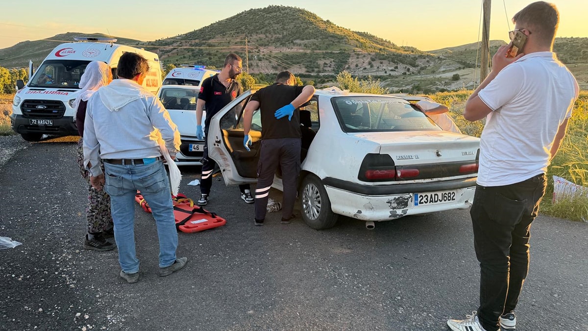 Batman Gercüş'te İki Otomobil Çarpıştı, 12 Kişi Yaralandı
