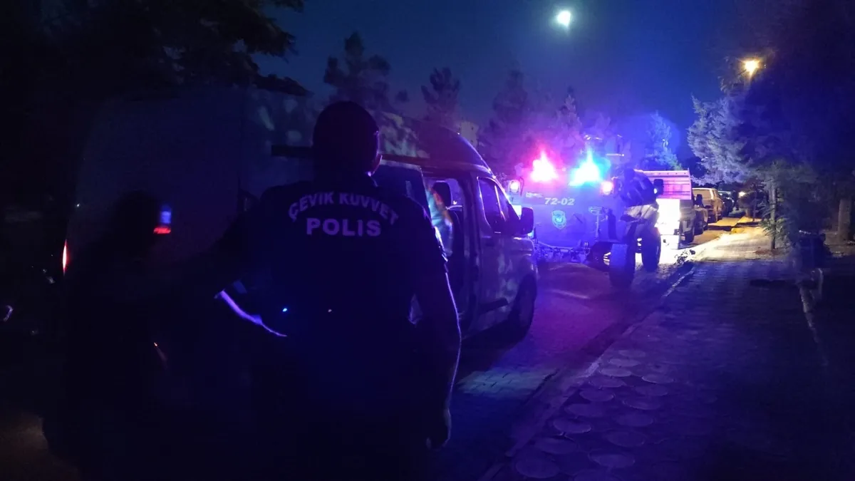 Batman'da Mezarlıkta Silahlı Saldırı: Baba, Oğlu ve Yeğeni Öldü