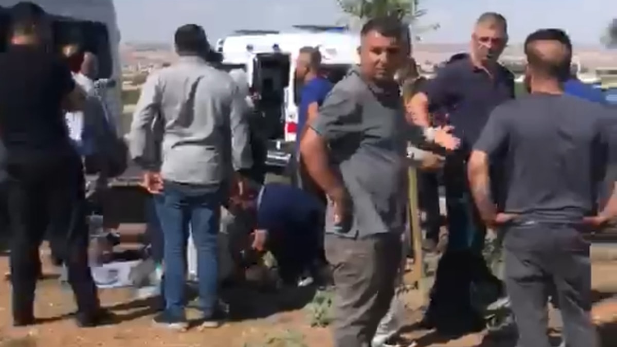 Batman'da minibüs ve nakil aracı çarpıştı: 15 yaralı