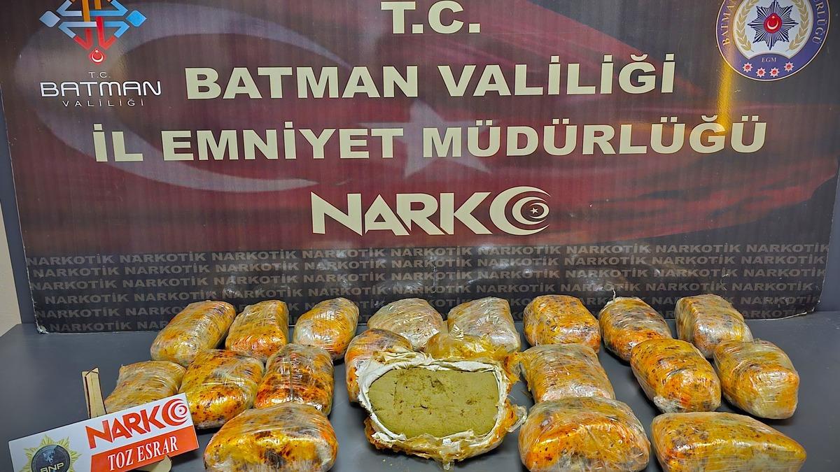 Batman'da Panelvanda Yedek Lastiğe Gizlenmiş 11.5 Kilo Esrar Ele Geçirildi, Sürücü Tutuklandı