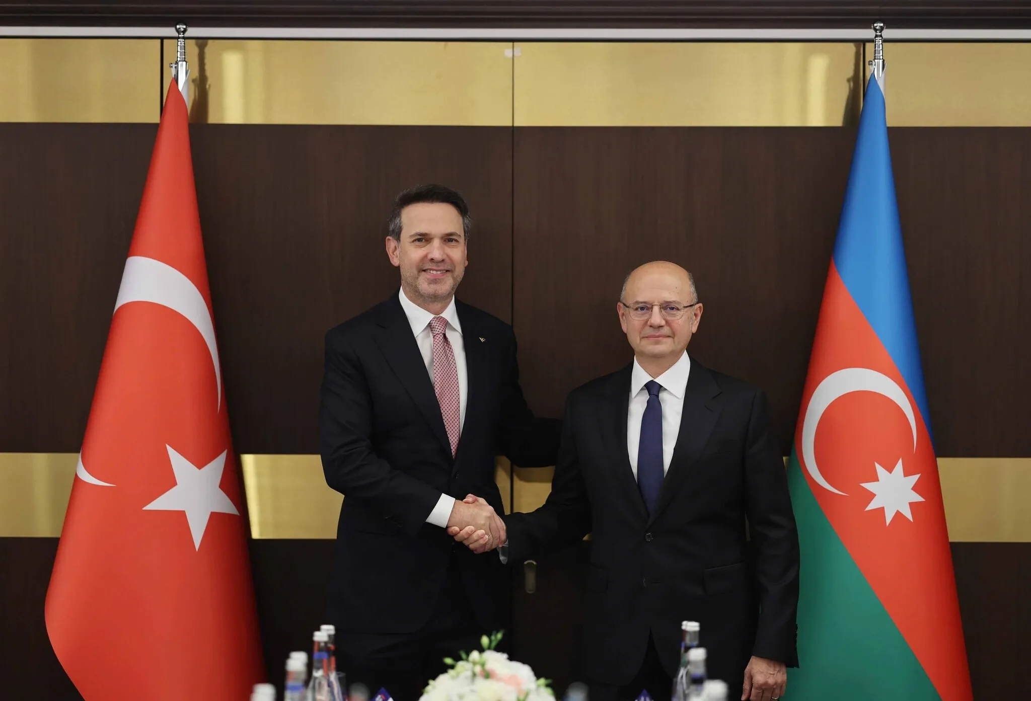 Bayraktar: Nahçıvan'dan Türkiye'ye Yeşil Koridor ve Karadeniz Altı Hat Projeleri