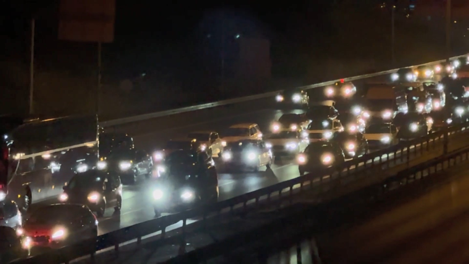 Bayram dönüşü İstanbul'da trafik yoğunluğu: TEM Otoyolu'nda kilometrelerce kuyruk