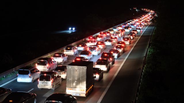Bayram dönüşü İstanbul yolunda trafik durdu: Düzce'de yoğunluk sürüyor