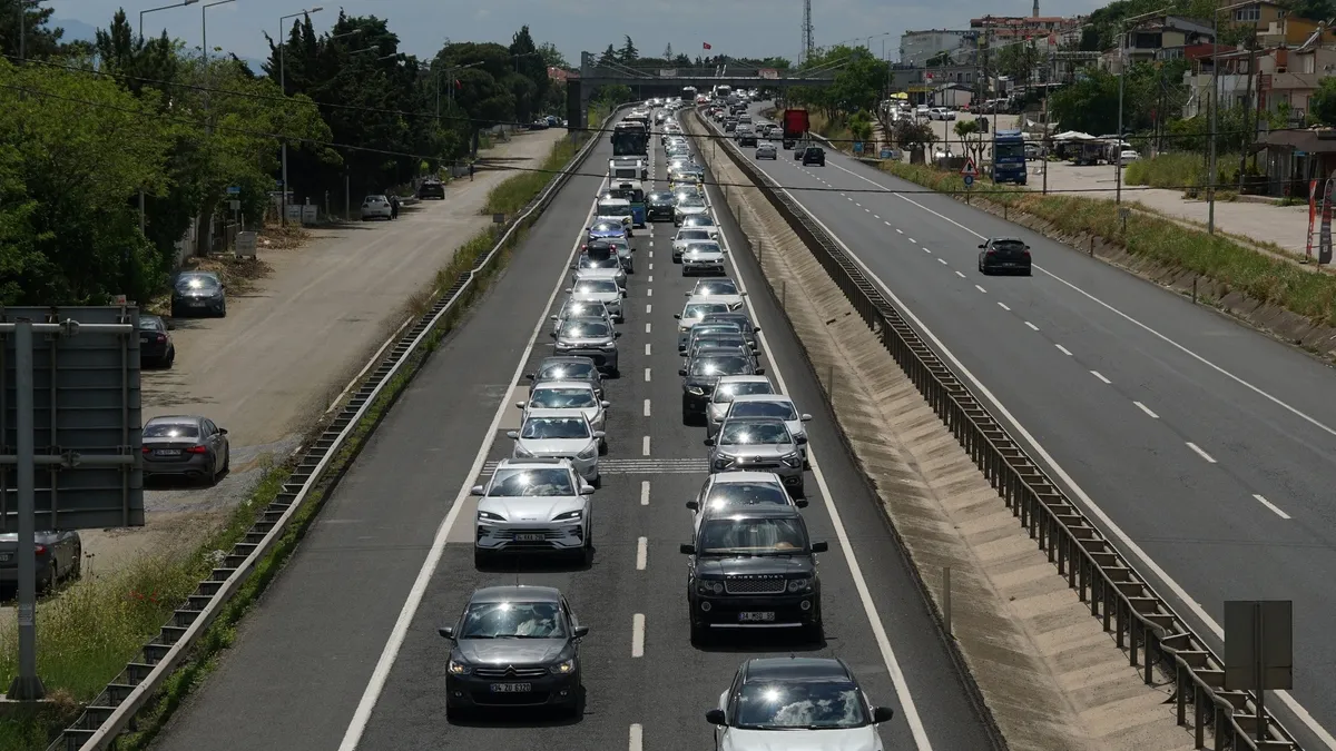Bayram Dönüşünde Yollar Durma Noktasında: Gerede ve Tekirdağ'da Uzun Araç Kuyrukları