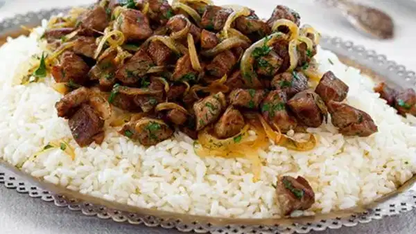 Bayram Sofralarının Vazgeçilmezi: Etli Pilav Tarifi
