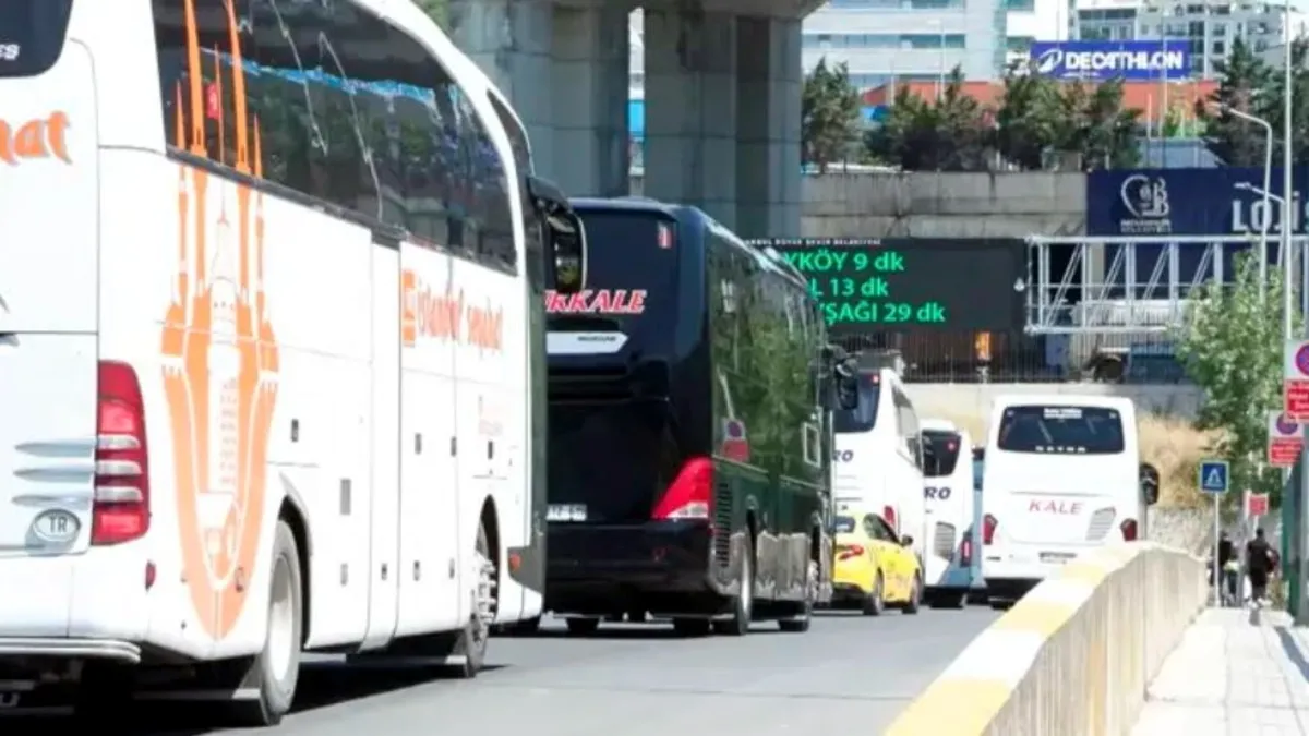 Bayram tatili dönüşü: Otogar ve havalimanında yoğunluk