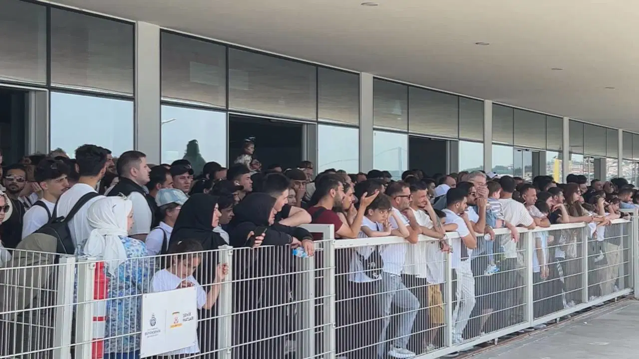 Bayram Tatilinde Adalara Büyük İlgi: Vapur İskelelerinde Uzun Kuyruklar