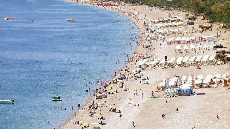 Bayram Tatilinde Sahiller Doldu Taştı: Muğla ve Antalya'da Rekor Yoğunluk