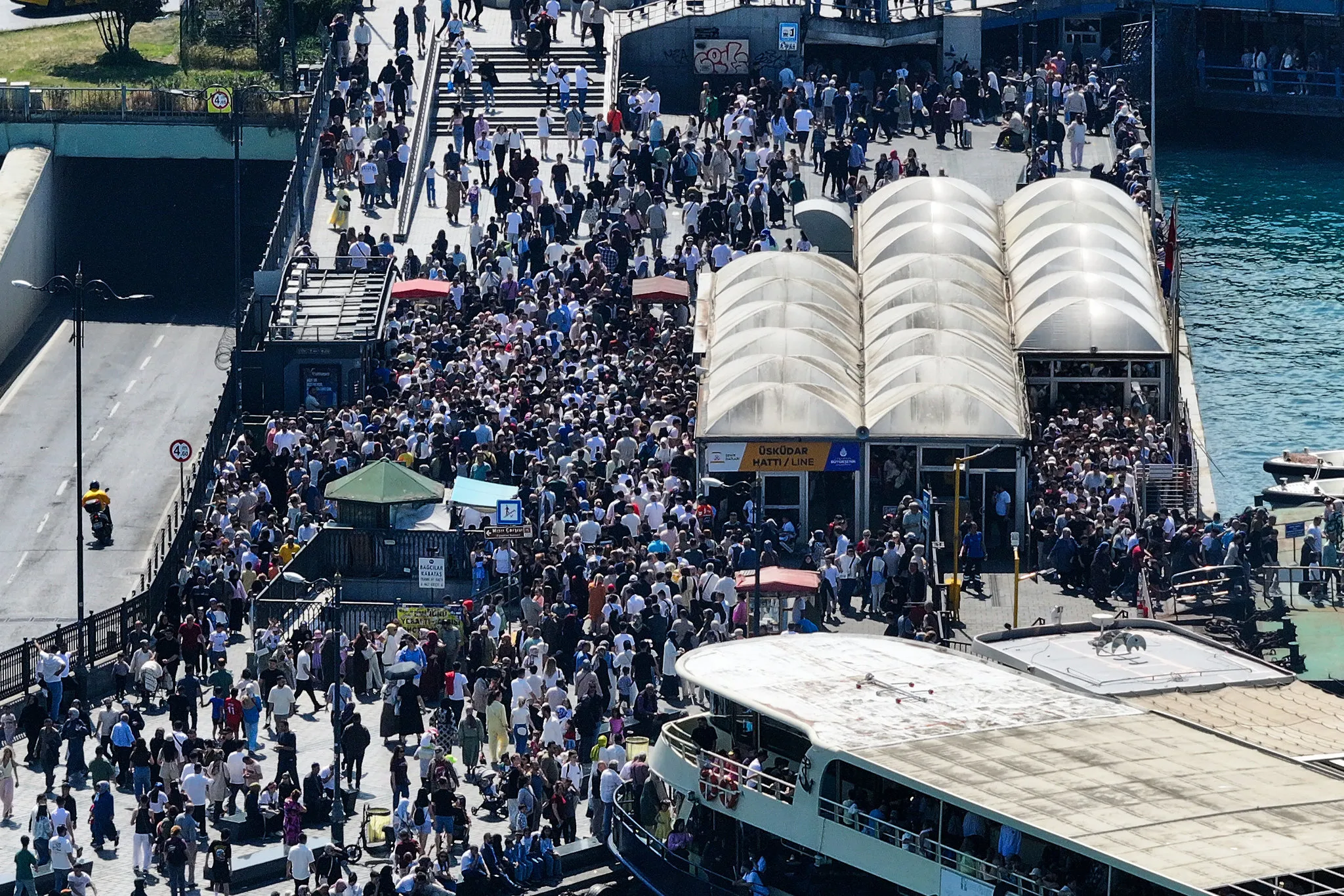 Bayramda İstanbul'a ziyaretçi akını: Tarihi Yarımada doldu taştı