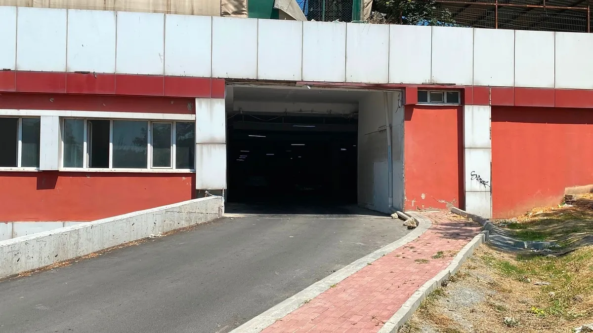 Bayrampaşa'da kapalı pazar yerinde ceset bulundu: Polis soruşturması sürüyor