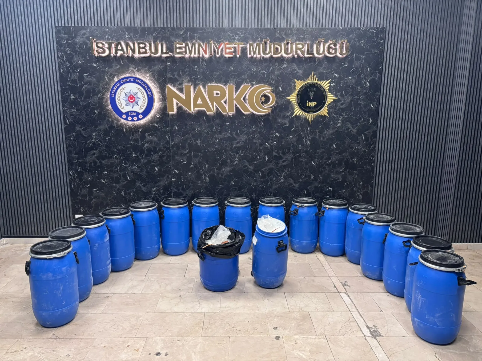 Bayrampaşa'da panelvanda 486 kilo pregabalin ele geçirildi