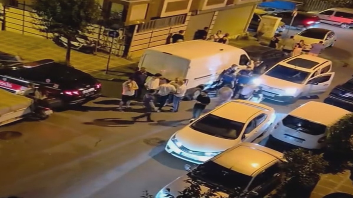Bayrampaşa'da Polisten Kaçan Şüpheliler Kaza Yaptı: 1 Gözaltı