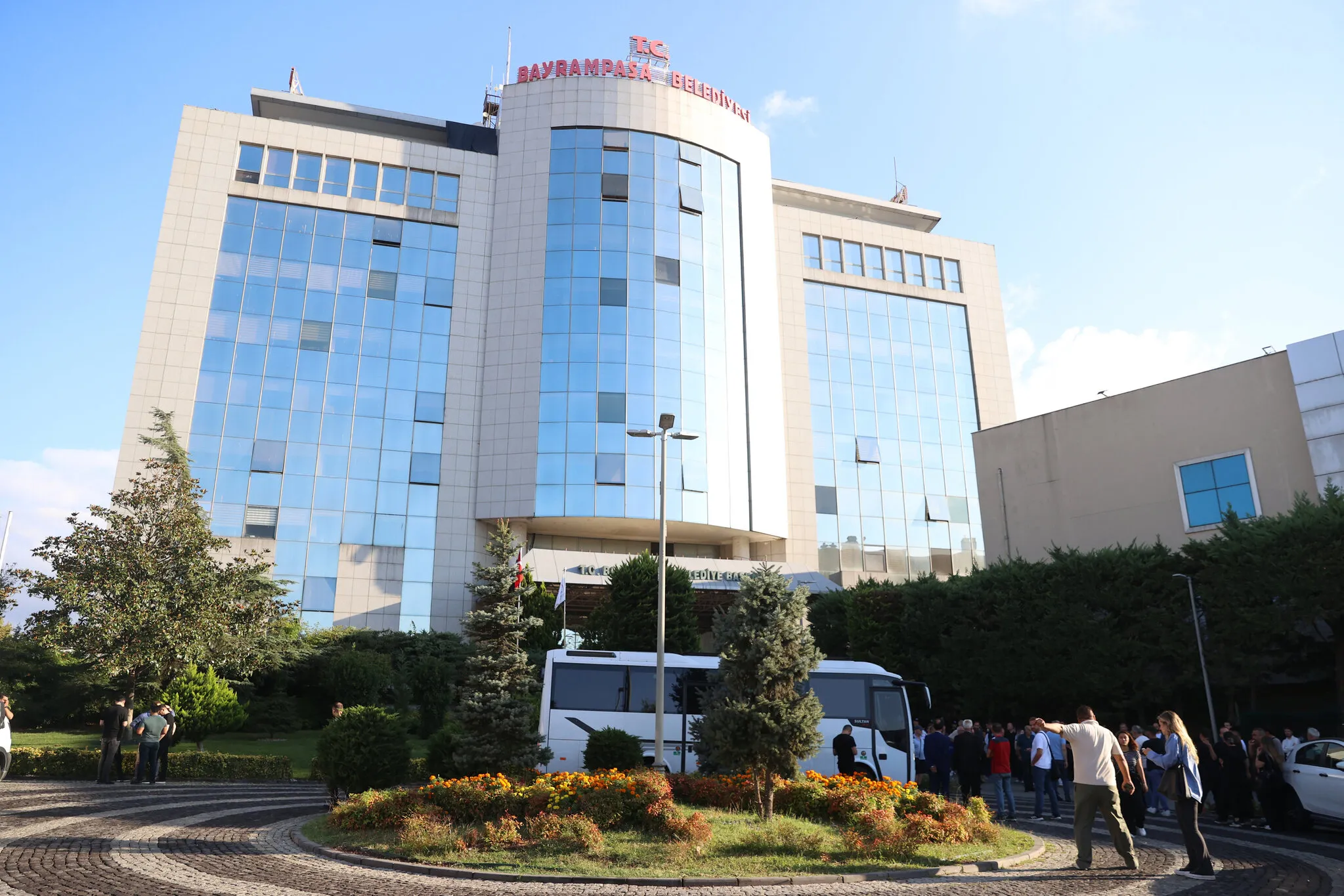 Bayrampaşa’da ramazan kolisi haraç çarkı: Esnaf ve müteahhitler mağdur