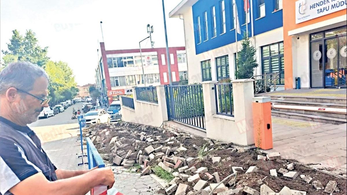 BBP'li Başkan Tartışınca Tapu Müdürlüğü Önüne Hendek Kazdırdı
