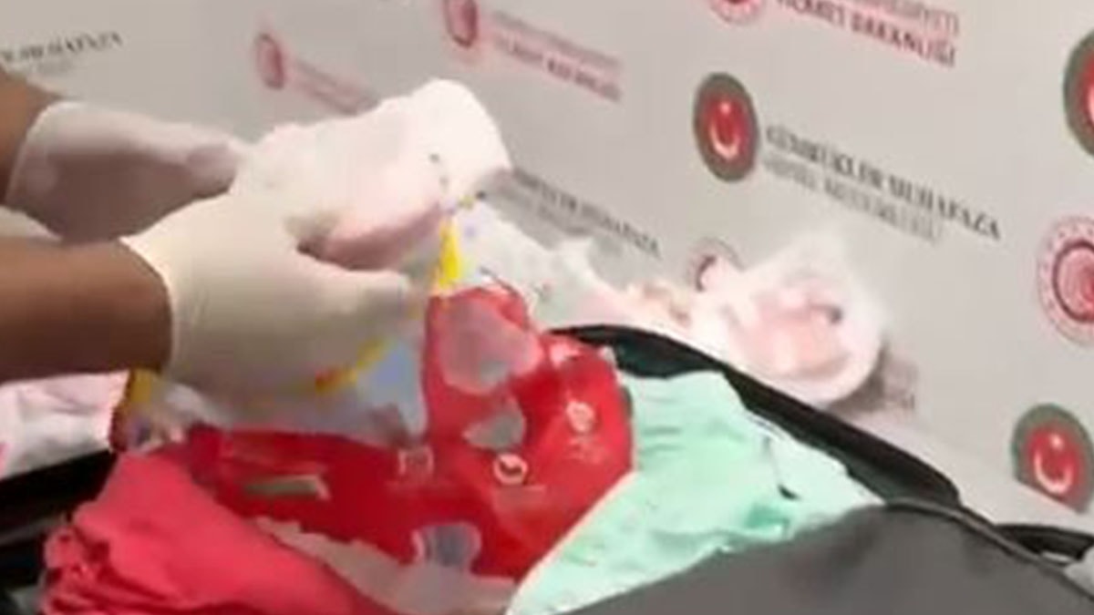 Bebek bezlerine 20 milyon TL'lik servet gizlediler