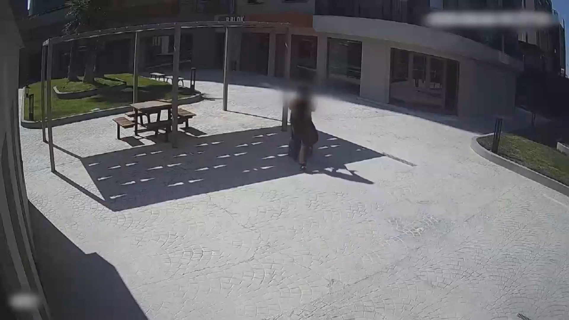 Bebek Pusetiyle Uyuşturucu Dağıtan Anne Suçüstü Yakalandı
