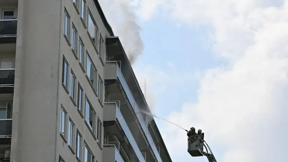 Belçika Antwerp'te 10 Katlı Binada Yangın: 6 Kişi Hayatını Kaybetti