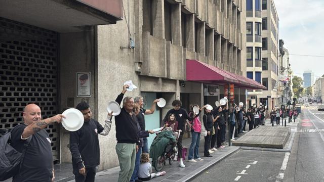Belçika'da Gıda Yardımı İhtiyacı Boş Tabaklarla Protesto Edildi