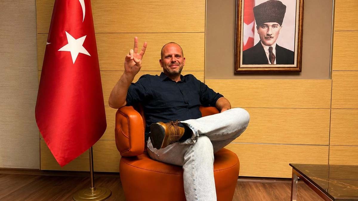 Belçikalı Bakan Francken, Atatürk paylaşımı için özür diledi
