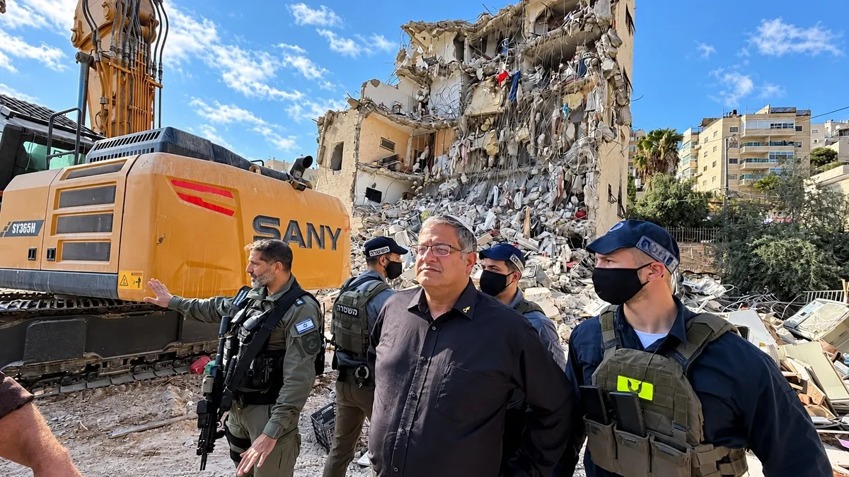 Ben-Gvir'den provokatif buldozer pozu