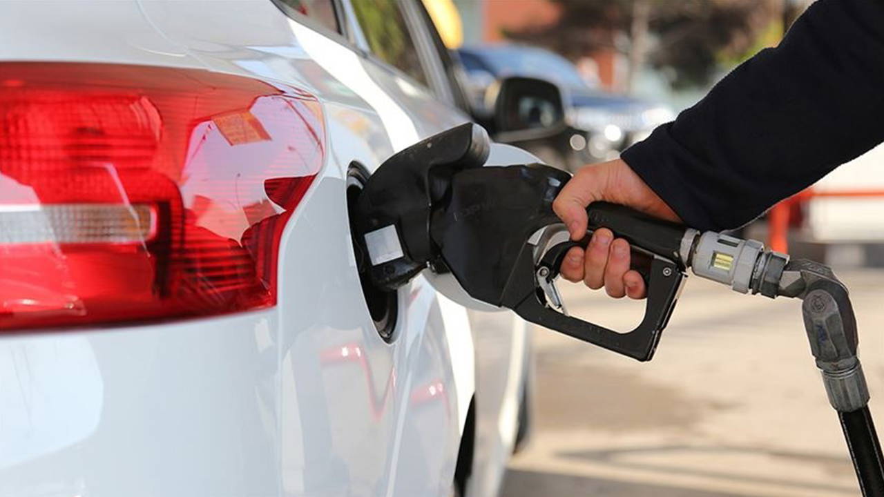 Benzine Pazartesi Gece Yarısı 1,56 TL Zam Geliyor