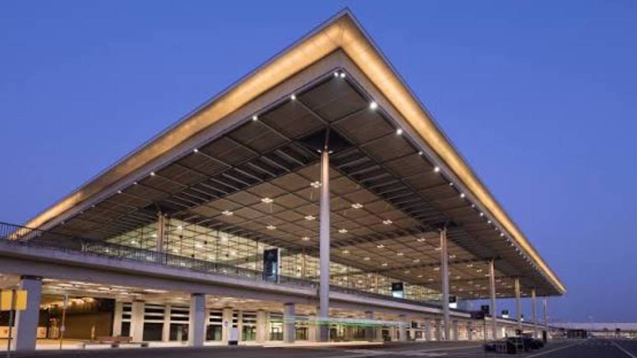 Berlin Havalimanı'nda Tehlikeli Madde Alarmı: Terminal 1 Boşaltıldı