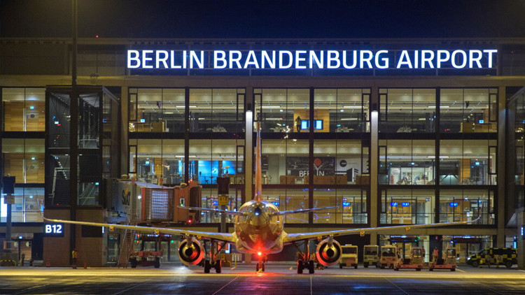 Berlin'de İHA Alarmı: Brandenburg Havalimanı Kapatıldı