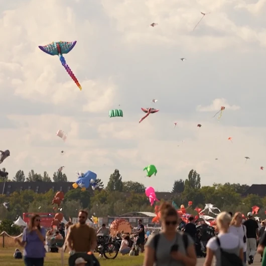 Berlin'de Uçurtma Festivali: Tempelhof'ta Binlerce Kişi Buluştu