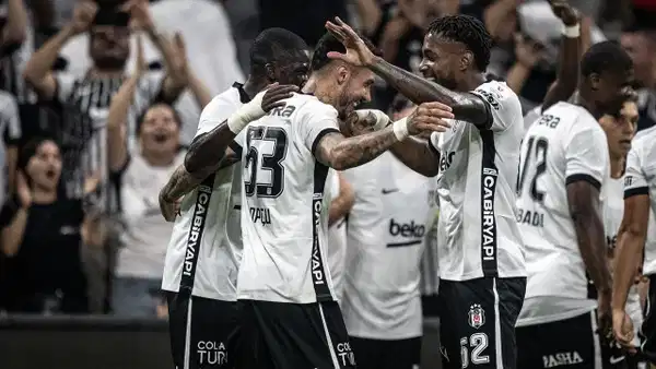 Beşiktaş 3 Golle Erzurumspor'u Devirdi, Liderliğe Yükseldi