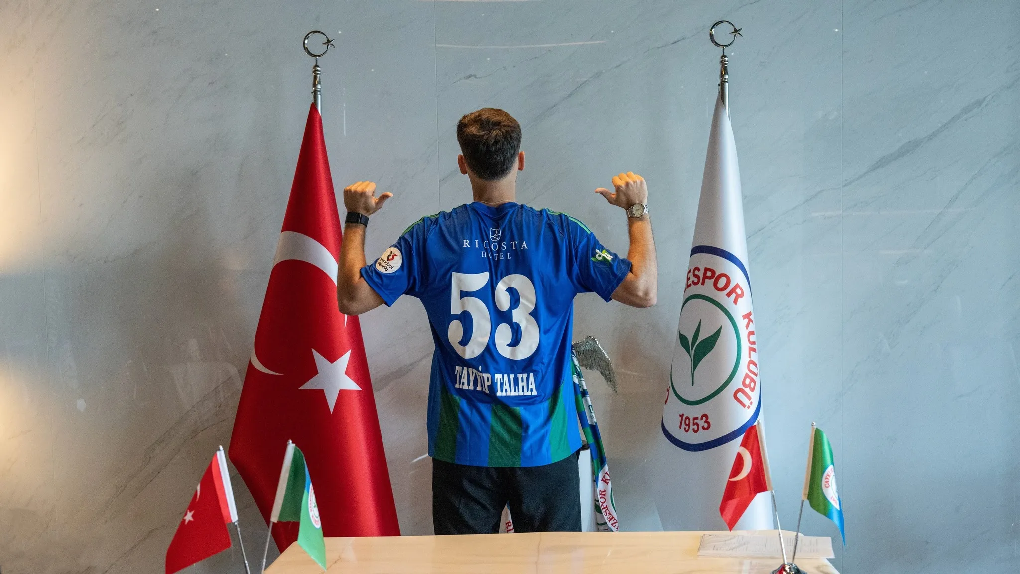 Beşiktaş'ta ayrılık: Tayyip Talha Sanuç, Çaykur Rizespor'a transfer oldu