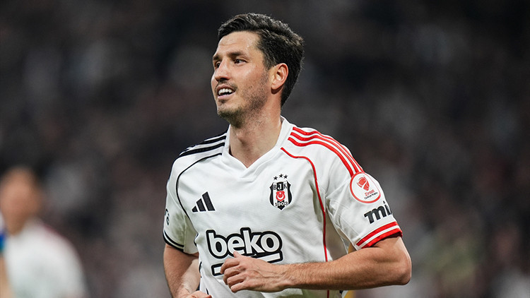 Beşiktaş'ta beş oyuncuyla yollar ayrıldı