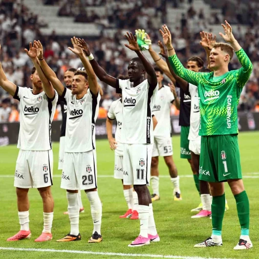 Beşiktaş Çekya'da 10 Kişiyle Avantajı Kaptı: Semih Kılıçsoy Sahneye Çıktı