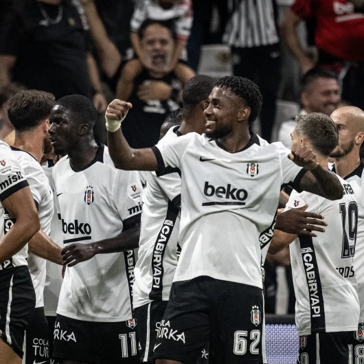 Beşiktaş Erzurumspor'u 3-0 Mağlup Etti, Zirveye Yerleşti