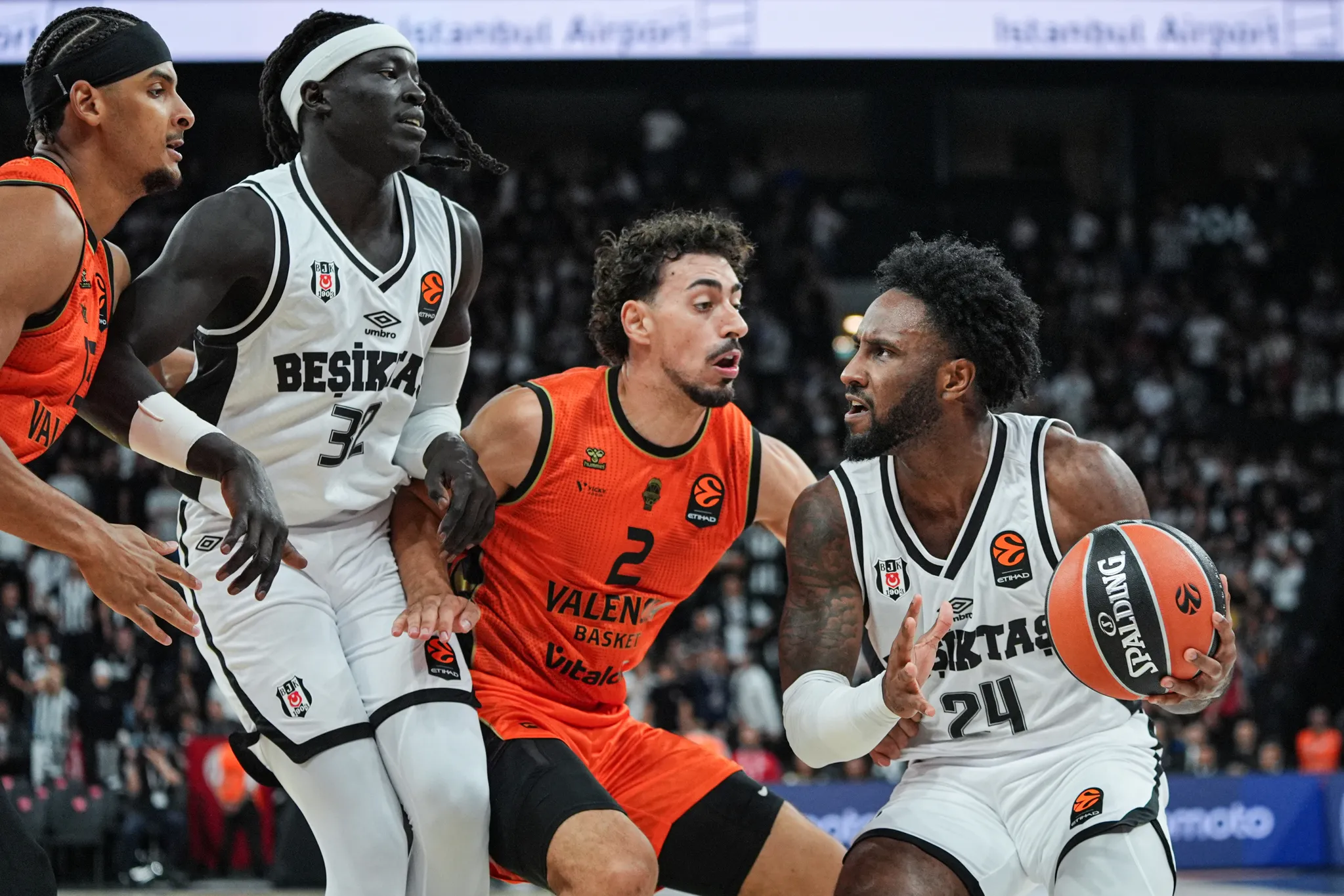 Beşiktaş, EuroLeague açılışında Valencia'ya yenildi