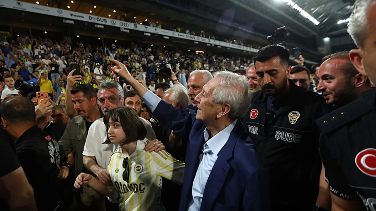 Beşiktaş'tan Fenerbahçe Başkanı Aziz Yıldırım'a Tebrik