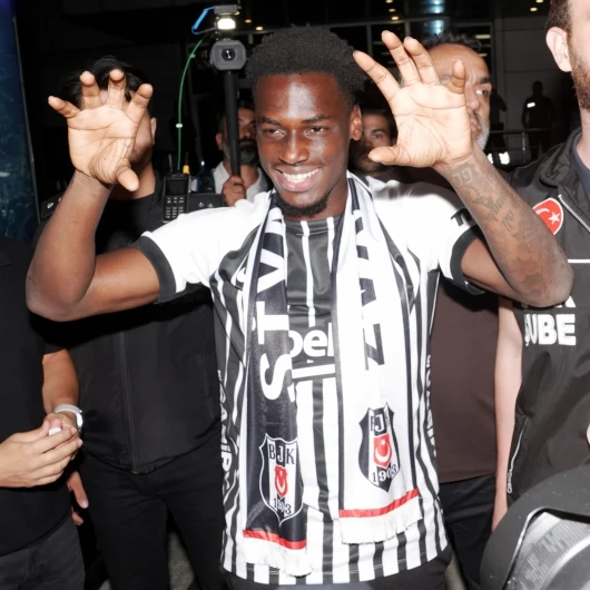 Beşiktaş'ın Hollandalı Yıldızı Gece Yarısı İstanbul'da