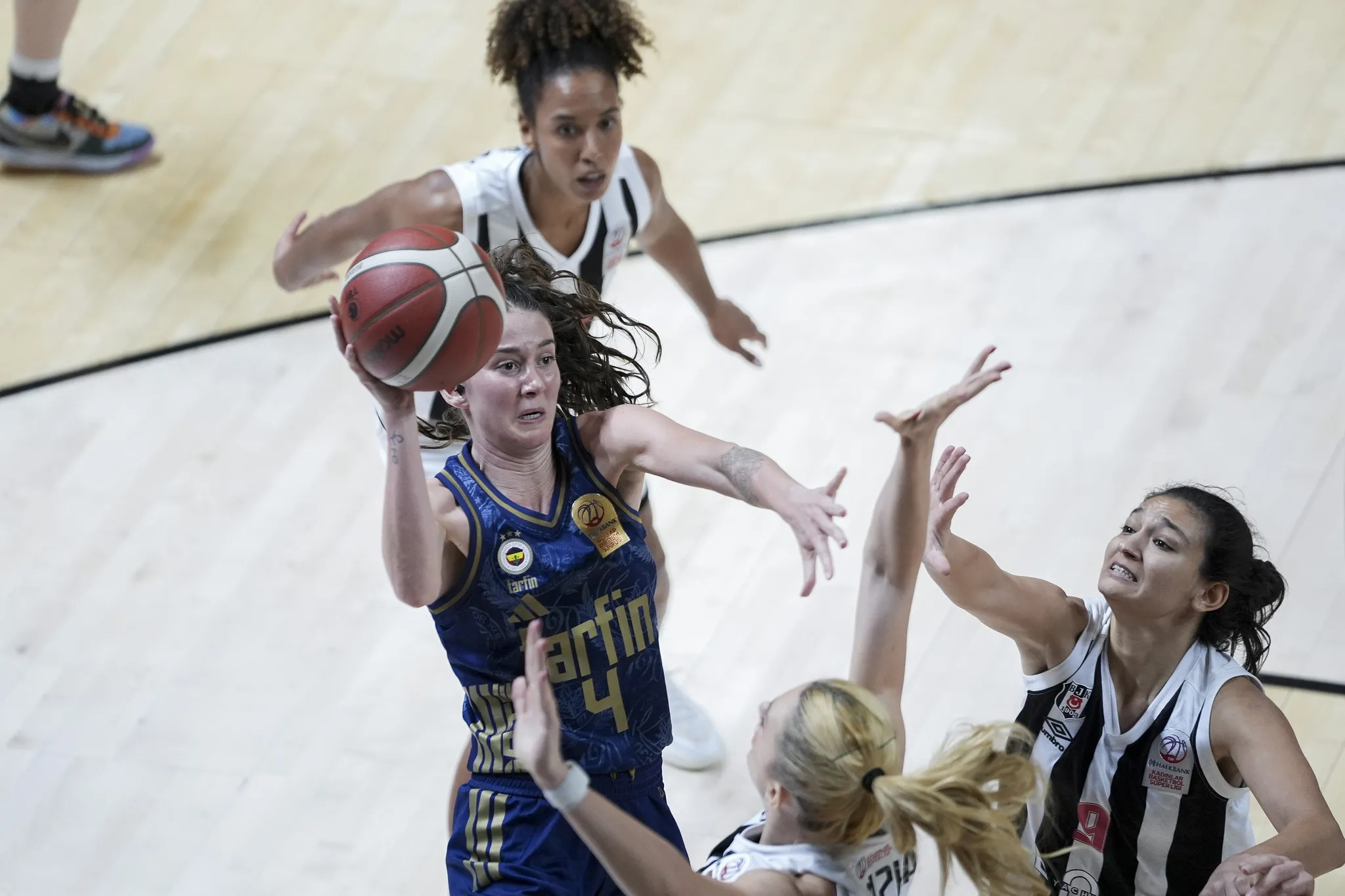 Beşiktaş Kadın Basketbolunda Tarihi Zafer: Fenerbahçe'yi 81-69 Yendi