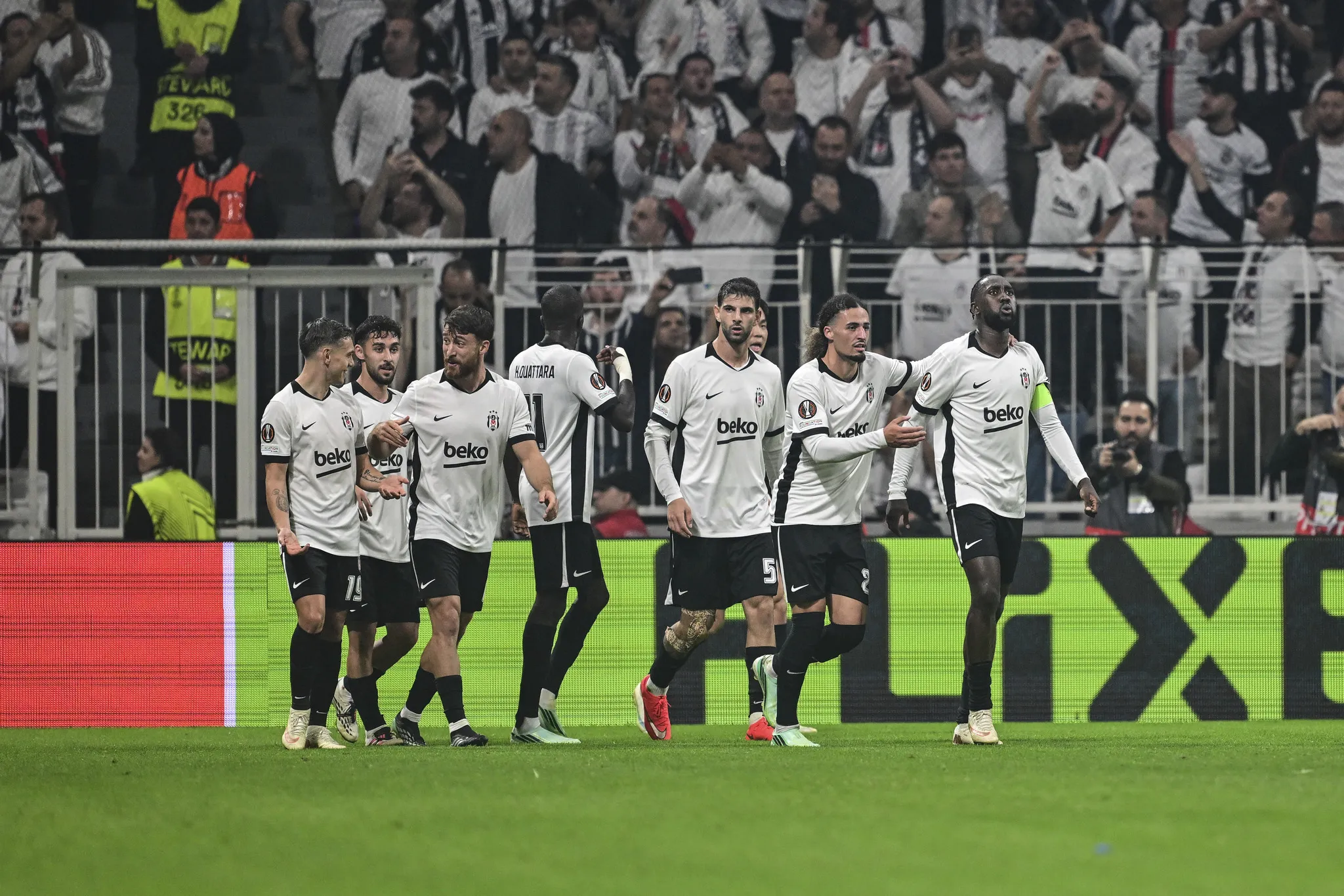 Beşiktaş'ta Miretti Şoku: Omuz Sakatlığı Sonrası Oyunu Terk Etti