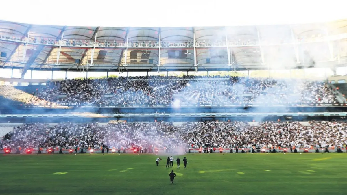Beşiktaş Taraftarından Salah Tezahüratı: Başkan Adalı'ya Destek
