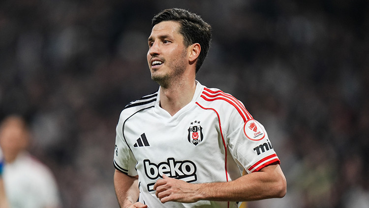 Beşiktaş, Salih Uçan ile Yola Devam Kararı Aldı