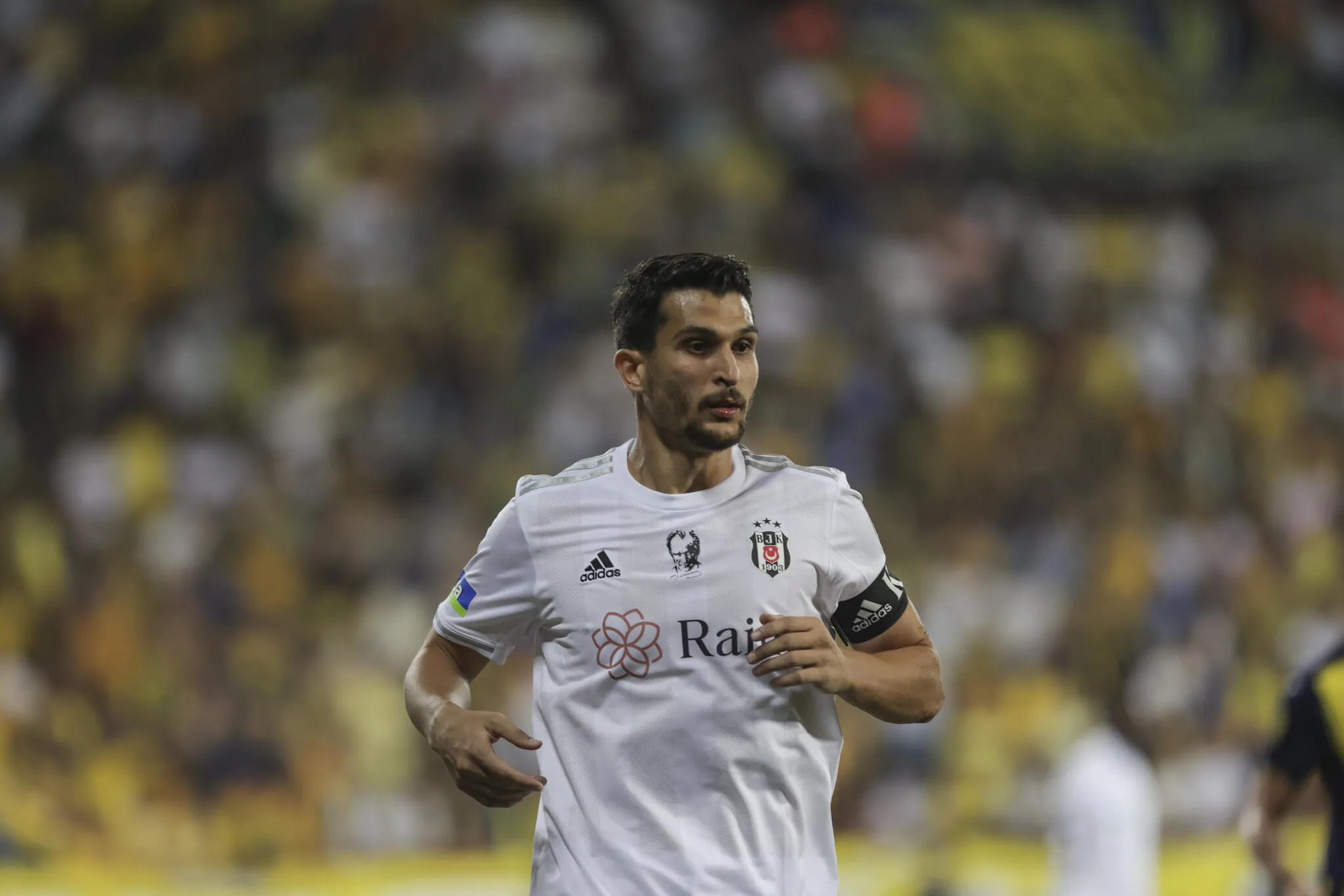 Beşiktaş'ta bir devrin sonu: Necip Uysal sahalara veda ediyor