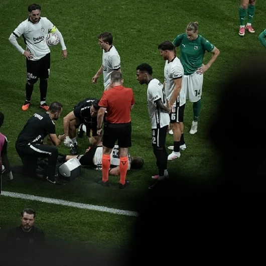 Beşiktaş'ta yıldız oyuncu şoku: Trossard sakatlandı